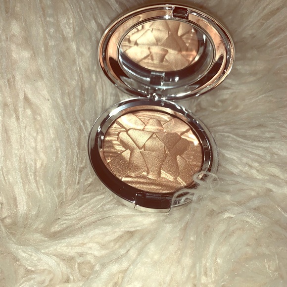 MAC Cosmetics Other - Oh darling highlighter MAC Cosmetics Other - Oh darling highlighter